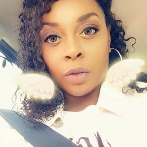 Meet your Posher, Monique